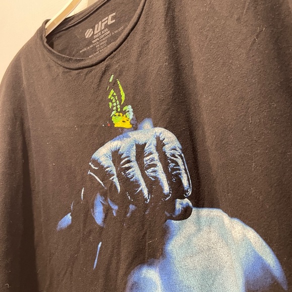 Official UFC t-shirt! - Picture 3 of 4